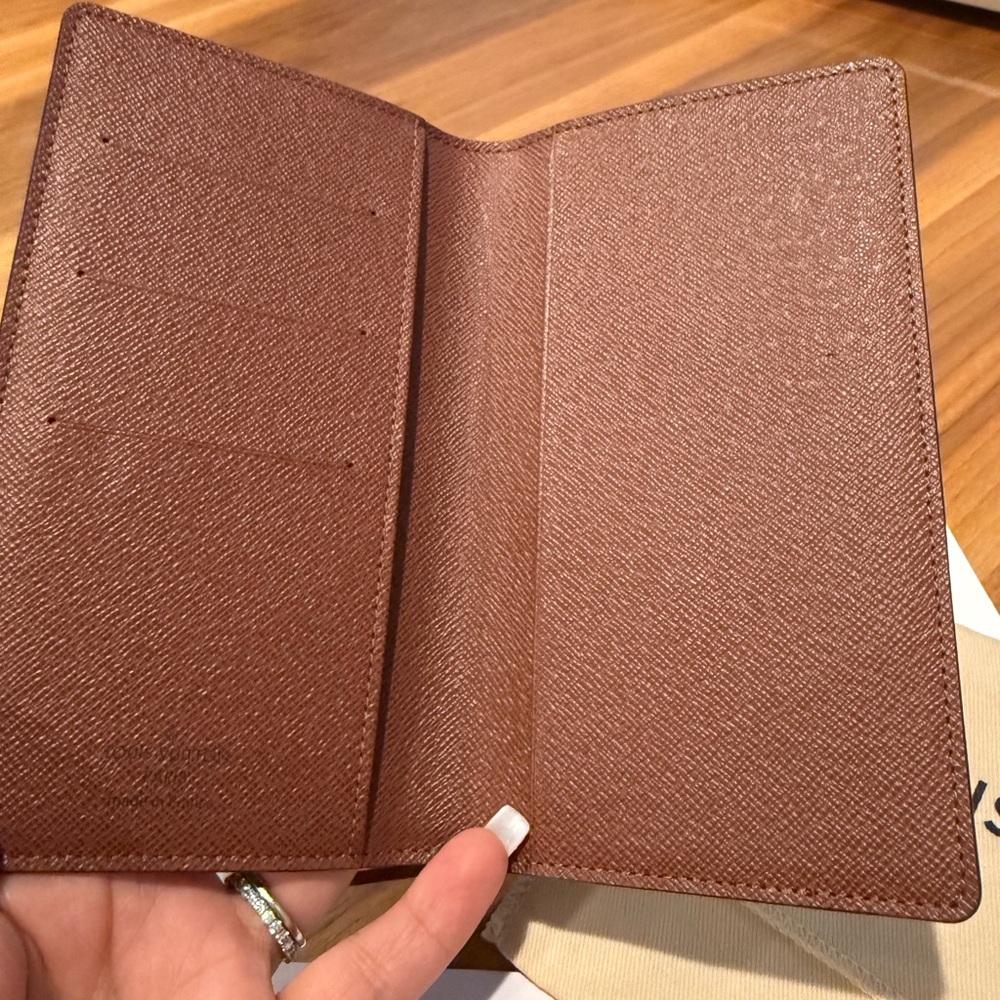 Louis Vuitton Monogram Agenda Cover Wallet - Picture 5 of 13